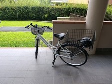 bicicletta da donna  tipo city bike con cambio Shimano, usata ma ben tenuta.