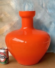 Una Base In Vetro Per