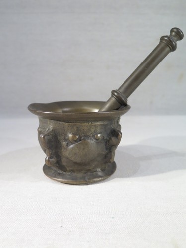 Ancien mortier bronze - en, et