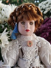 Bambola in porcellana da