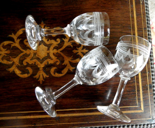 Anciens petits verres à - 11,