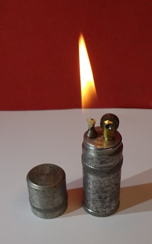 Antico accendino assalto - antico,