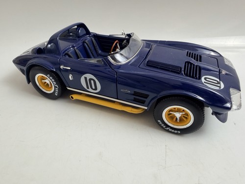 Exoto 1966 chevrolet corvette - 1966,
