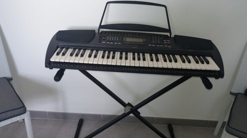 Tastiera musicale con supporto - musicale,