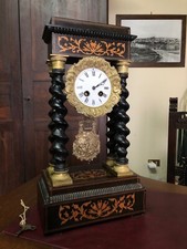 Antico orologio di Parigi a