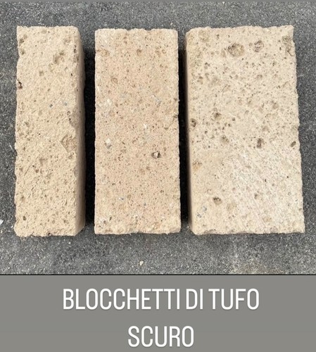 Blocchetti tufo scuro - di,
