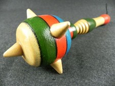 Mazza chiodata in legno macis souvenir pungenti colorato decorato a mano vintage