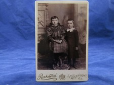 Rockstead Cabinet Photo Rockford IL 2 bambini casa tagli capelli abito a quadri