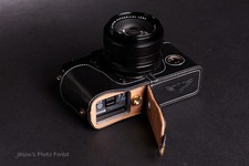Custodia mezza fotocamera vera pelle per Fujifilm X-Pro1 fondo aperto