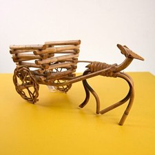 carretto vintage in vimini e legno