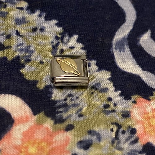 Nuovo pianeta oro charm - nuovo, 🪐