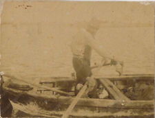 1890c VENEZIA Pescatore voga alla valesana barca Sanpierota Fotografia albumina