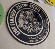 ADESIVO TATOO STUDIO    12 CM