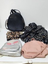 Lotto borsette e zaini. 1 borsetta CAMOMILLA I LOVE nuova 4 zaini ragazza usati