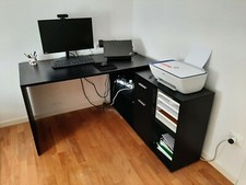 Scrivania angolare moderna grande nera con ripiani e cassetti | Come nuova