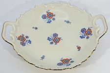 Piatto smerlato in porcellana