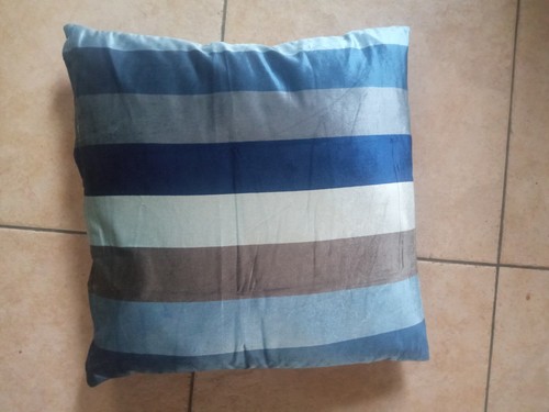 Cuscino imbottito con chiusura - cuscino,