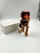 Monchichi su triciclo alto