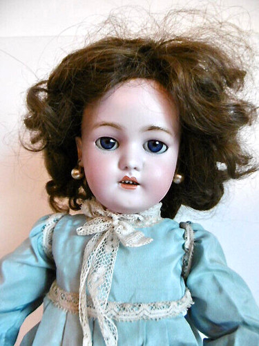 Jolie poupée ancienne - jolie,