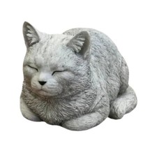 Statua di gatto all'aperto