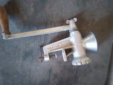 antico macina carne a manovella La Milano 