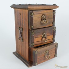 Mobile antico in miniatura