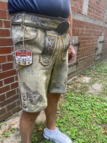Svendita pantalone corto pelle