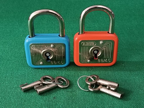 Coppia vecchi lucchetti - coppia,
