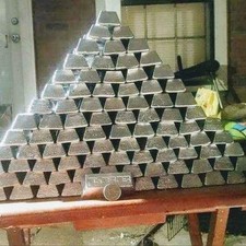 Lingotti di piombo puliti