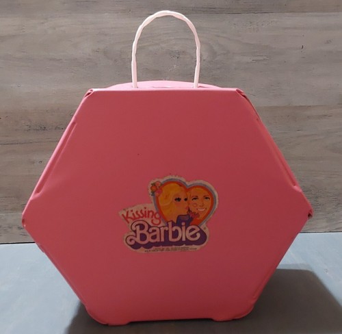 Vintage kissing barbie 1979 - kissing,