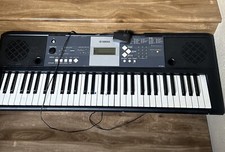 Tastiera portatile Yamaha YPT-220 usata condizioni!! Funziona benissimo