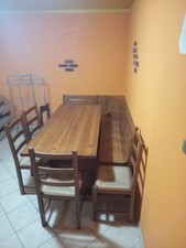 Vendo panca e tavola in legno pino nodi e 4 sediesedie per taverna 