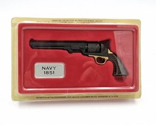 PISTOLE & REVOLVER " NAVY 1851