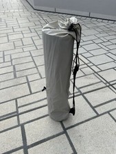 attrezzi e tappetino per fare della palestra a casa