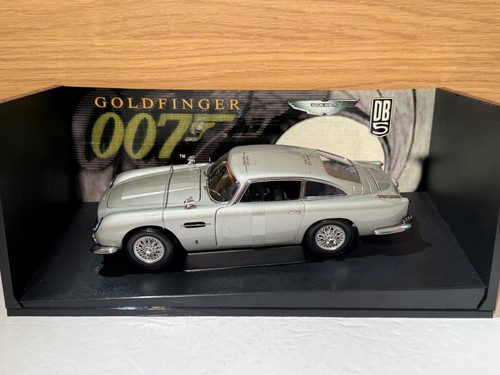 Autoart james bond - 1:18, aston
