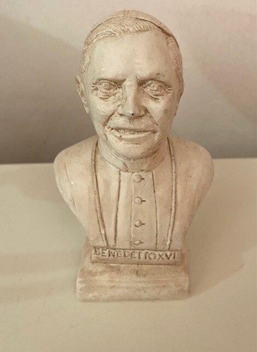 Mezzo busto papa benedetto xvi - papa,