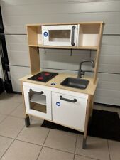 Cucina giocattolo in legno