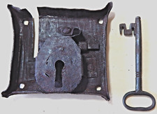 ANTICA SERRATURA DX A FAZZOLETTO DA CASSAPANCA E SUA CHIAVE,EMILIA-ROMAGNA, 1600