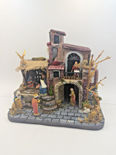 Presepe Artigianale – Natività con Casa e Personaggi Tradizionali