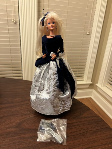 Barbie winter velvet - barbie, avon