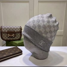 Bonnets LOUIS Vuitton Gris