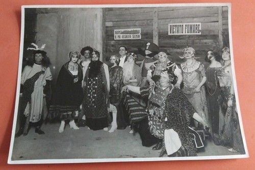 Teatro circo personaggi in - teatro?,