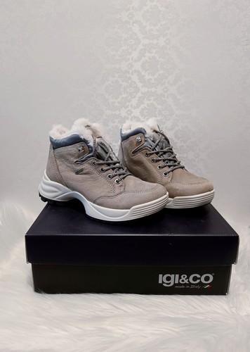 Scarpe nuove con - nuove,