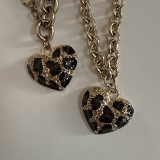 Collana e bracciale vintage Y2K Guess oro stampa leopardo cuori