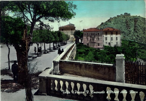 Tolfa piazza v - -,
