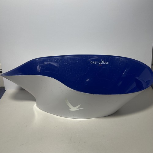 Grey goose vodka - goose, ice