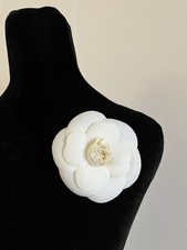 Spilla camelia classica CHANEL