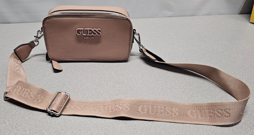 Nwt guess logo embossed - nwt,