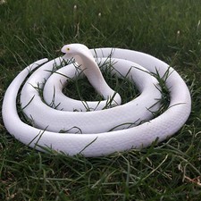 Serpente realistico finto