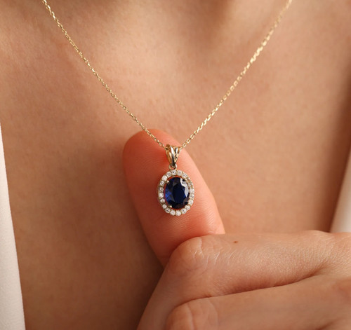 Collana con ciondolo - , in